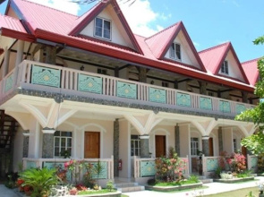 Villa Leonora Beach Resort