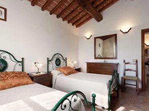 Apartment Near Cortona With Pool and Roman Charm