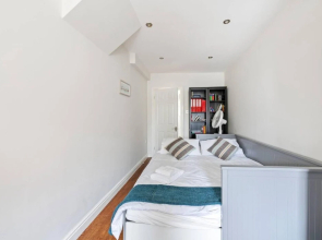 Stunning 5 Bed House in Leeds Contractors Welcome