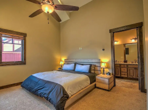 5-star Finishings Townhome. Minutes From World Class Ski Resorts, Hot Tub 4 Bedroom Home by RedAwning