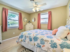Cape May Quad Unit w/ Deck ~ Half-mi to the Beach!