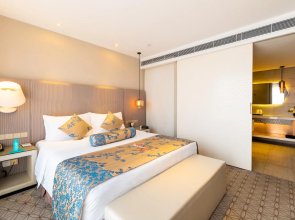 Shanghai Bund South China Harbour View Hotel