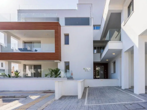 Valleria - 2 BR Apt W Pool in Larnaca