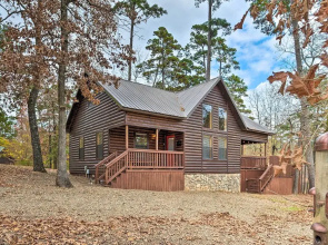 Hot Tub: 'little Bear's Pond' Broken Bow Cabin