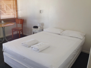 Pearly Shell Motel
