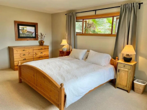 Beautiful 2 bedroom home with ocean and sunset views