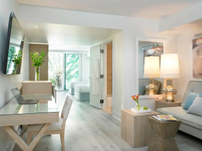 Отель Grand Beach Hotel Surfside West