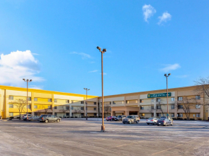 La Quinta Inn by Wyndham Chicago Willowbrook