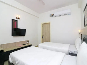SilverKey Executive Stays 19389 Divine Inn Rajouri Garden