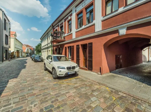 Kaunas Town Hall Apartment 5 by URBAN RENT