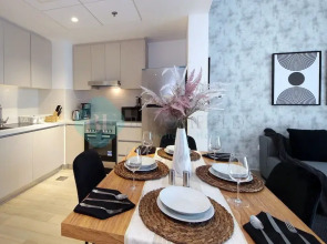 Stunning canal view apartment Yas island