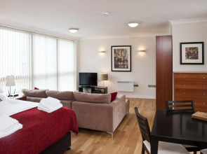 Your Space Apartments - Byron House Studio
