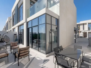 Luxury townhouse in Al Danah Bay