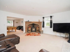 Five Acres house with hottub bbq pool table