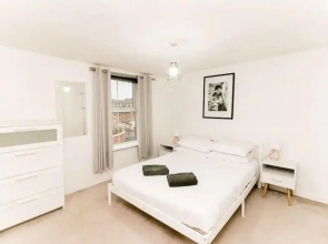 Large Stunning City Centre House With Cinema Room