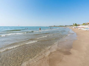 Tropic Beach Club Side