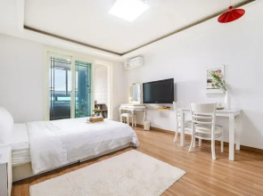 Ganghwa Nakjogaboineun spa Pension