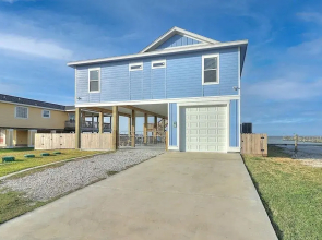 Copano Hooked 4 Bedroom Home by RedAwning