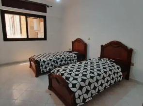 Appartement dans un immeuble familial près du corniche