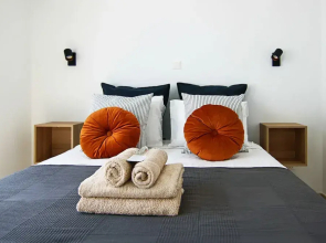 Phaedrus Living: Seaside Luxury Flat Lighthouse 62