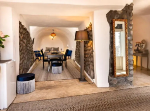 Black Bay Caves Suites