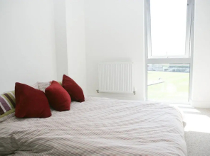 Bright 2 Bedroom Apartment in Bristol