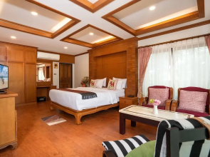 Bright Luxury Villa W Garden Pool & Sauna