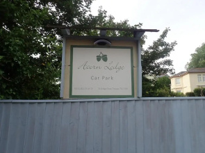 Acorn Lodge
