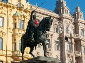 Bumblebee Apartment with Garden