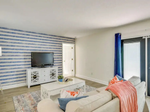 New Smyrna Beach Vacation Rental < 1/2 Mi to Beach