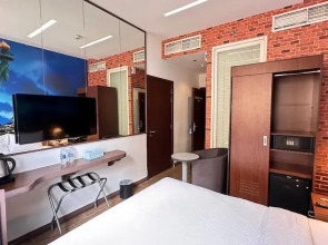 Отель Reflections Hotel