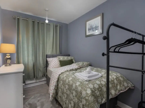 House -sleeps 8, Parking, Suitable for Contractors