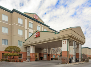 Best Western Plus Pembina Inn & Suites