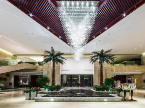 Grand Metro Park Universal Dinosaur Town Hotel