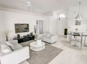 Peaceful Windward Cay 3 Bedroom Home by Redawning