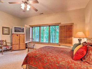 Lavish Beech Mountain Ski Cabin w/ Hot Tub!