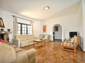 Traditional Private Pool, Walking Distance to Centre, Golf Facing