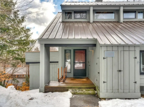 Pet-friendly Loon Mountain Condo w/ Deck + Grill!