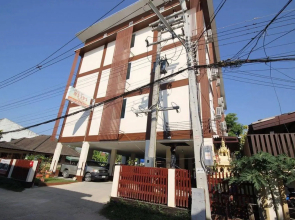 Siriwat Apartment