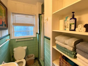 Surf Shack - Steps To The Beach, Lush Fenced Backyard 4 Bedroom Cottage