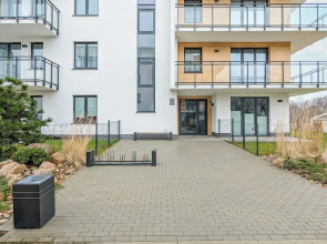 Two-bedroom Accepting Pets by Renters