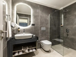 Rossi Luxury Hotel