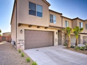 Luxurious End Unit W/ Pool, Hot Tub & Firepit 3 Bedroom Condo