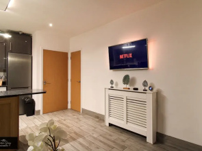 Modern Home in Belfast, Office, Parking, Wifi
