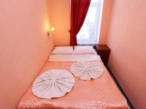 Krasny Kovrik na Pushkinskoy