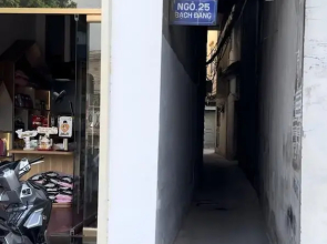 Local Me - Exclusive Centre House