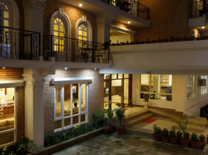 DOM Himalaya Hotel