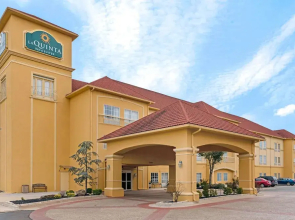 La Quinta Inn & Suites Shawnee