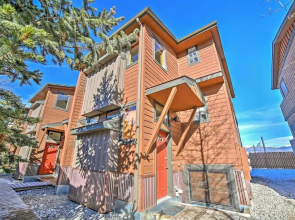 Walk to Main Street: Frisco Townhome w/ Decks