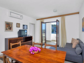 Apartment Cico Hvar/Pokrivenik 7177